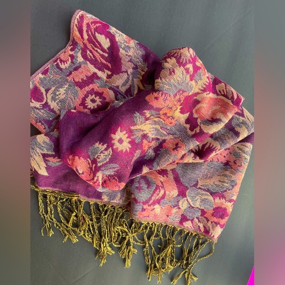 Lovely floral scarf. Wrap around or wear any number of ways! - Picture 3 of 4